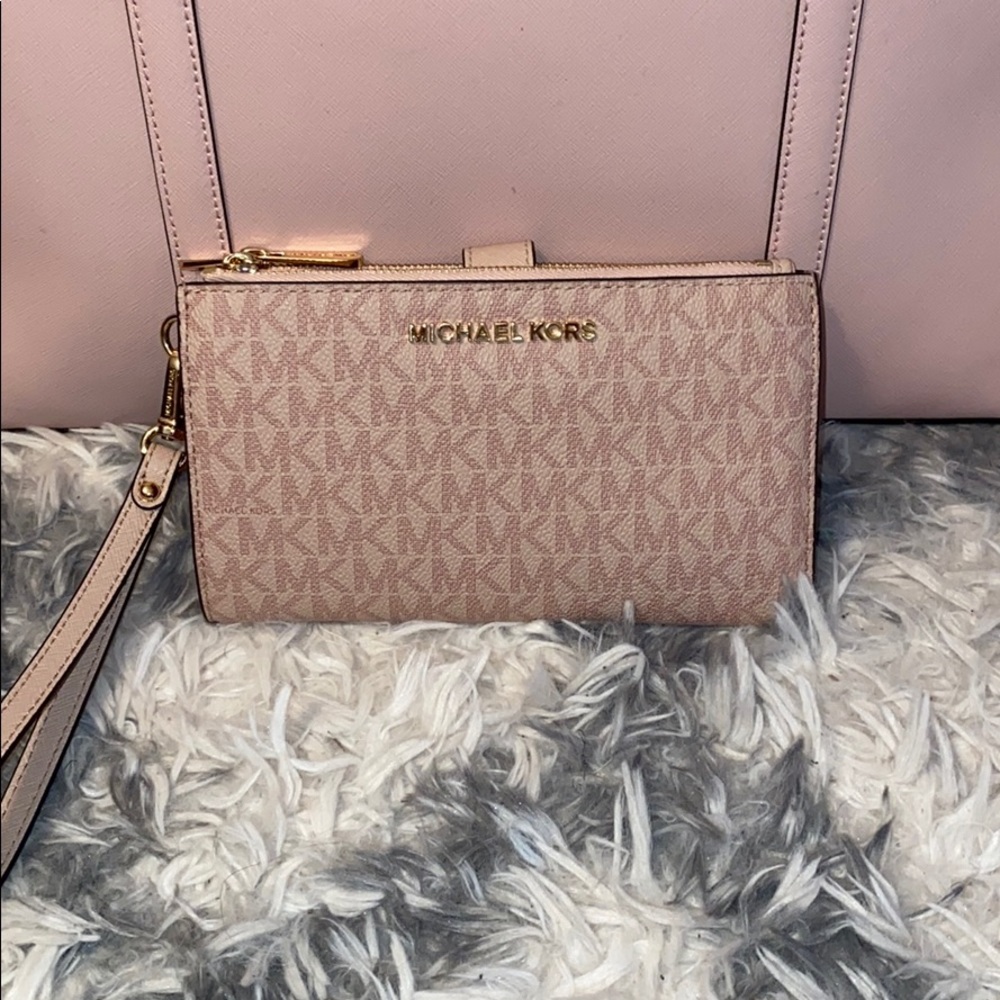 Michael Kors wallet/wristlet